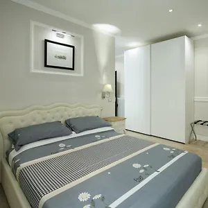 https://leoni-di-firenze.it-tuscanyhotel.com