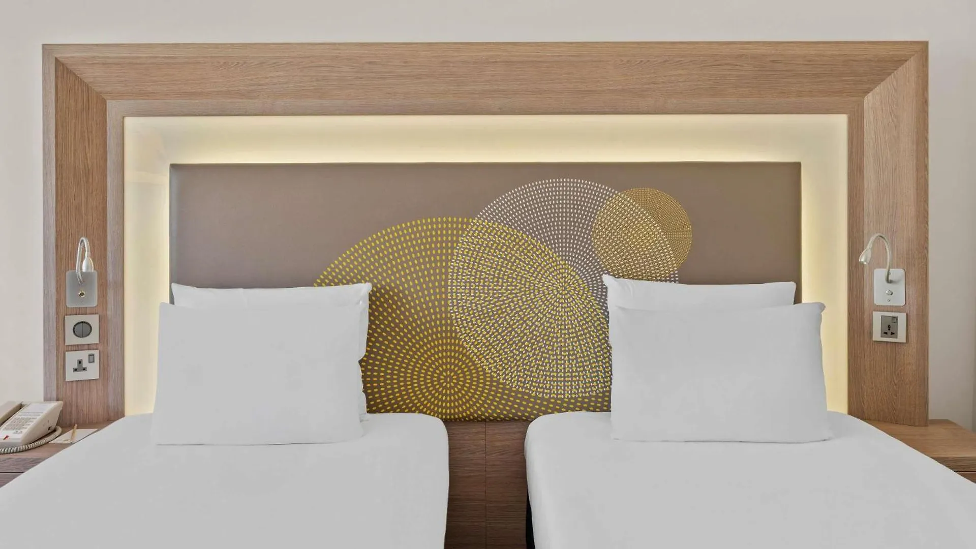 Novotel World Trade Centre Dubai 4*,  United Arab Emirates